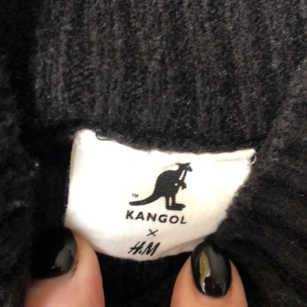 • BLOGGER’S FAVORITE • KANGOL Sweater from H&M • MAKE AN OFFER 🖤 - Picture 13 of 16